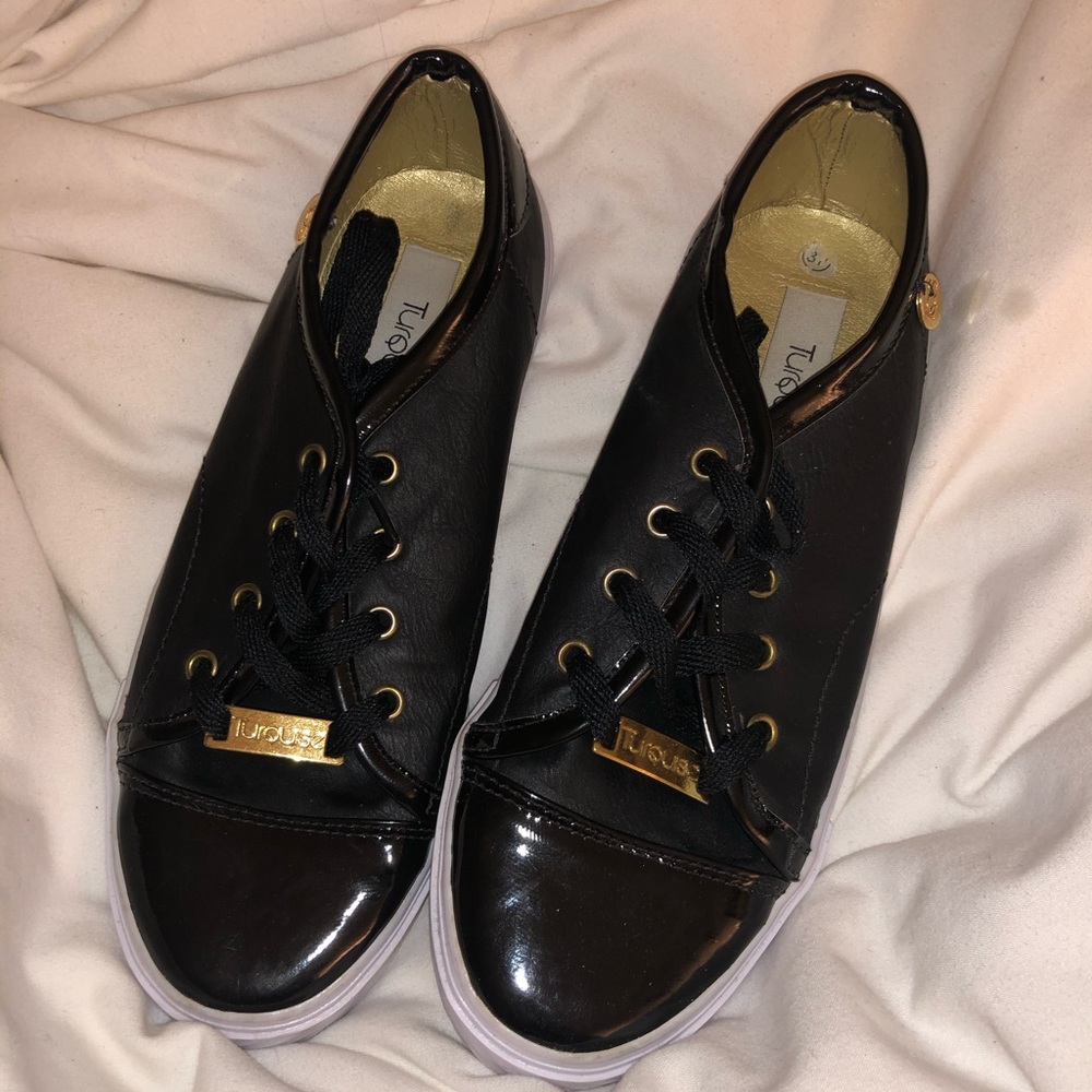 Black leather fashion sneakers